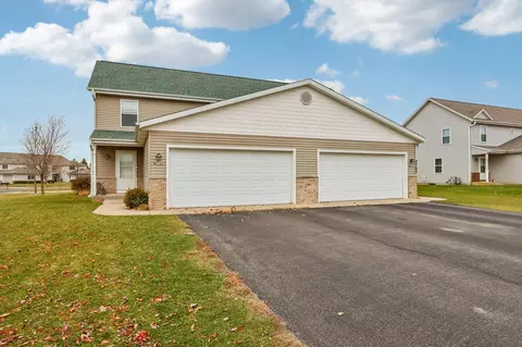 n7735 Maple Ridge Road #N7737, Oconomowoc, WI 53066