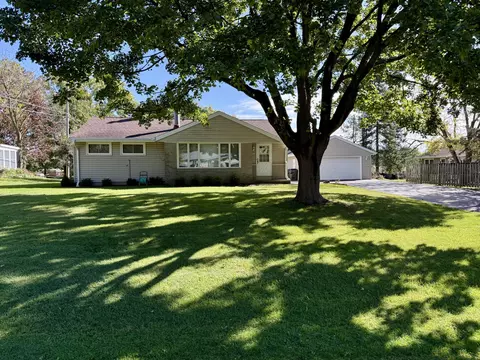 3840 S Sunny Vw, New Berlin, WI 53151