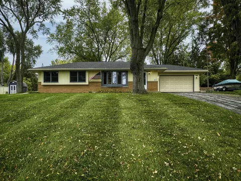 w139n6995 Bay Rdg, Menomonee Falls, WI 53051
