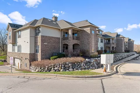 3101 W Drexel #220, Franklin, WI 53132