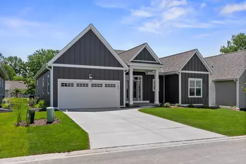 450 Sandy, Pewaukee, WI 53072