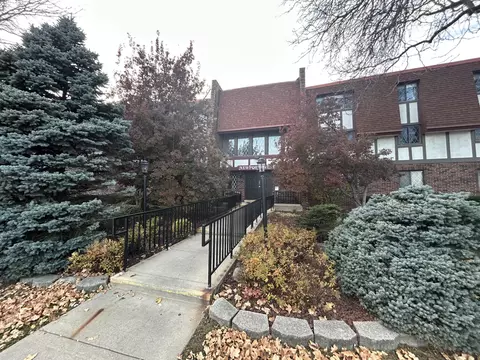 5253 N Lovers Ln #204, Milwaukee, WI 53225