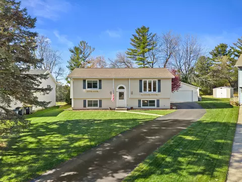 2426 Brentwood, Waukesha, WI 53188