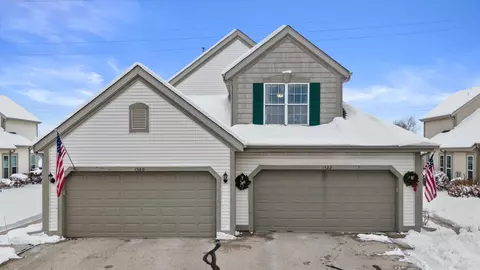 1522 Roxbury #122, Waukesha, WI 53186