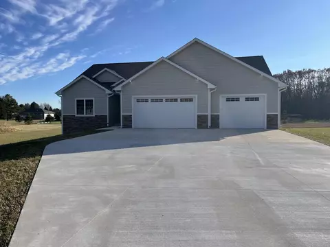 2171 Wallace Lk, Trenton, WI 53090