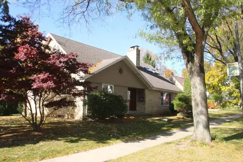 1609 N 71st, Wauwatosa, WI 53213