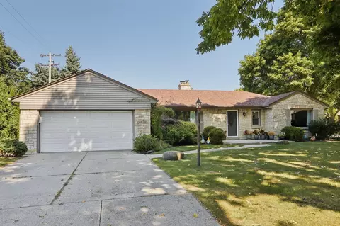 10710 W Auer, Wauwatosa, WI 53222