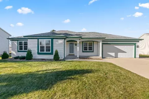 1230 Oriole, Oconomowoc, WI 53066