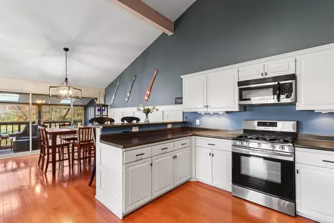 303 Deerpath E #B, Fontana, WI 53125