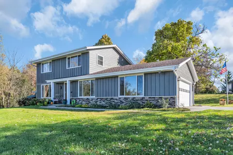 w243s7330 Greenbriar, Waukesha, WI 53189