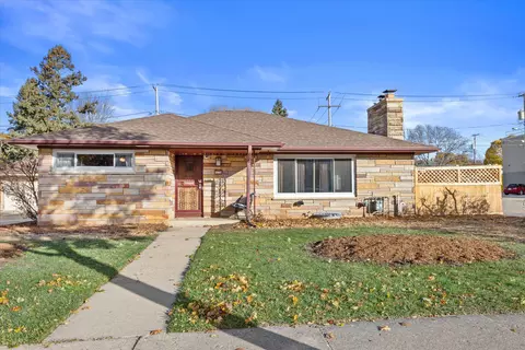 9230 W W Ctr, Milwaukee, WI 53222