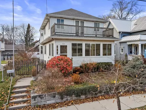 2739 S S Shr, Milwaukee, WI 53207