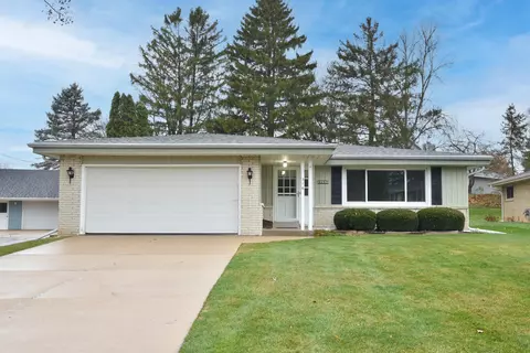316 Parkway, South Milwaukee, WI 53172