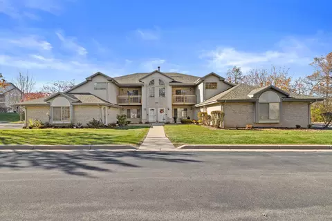 9322 W Loomis #4, Franklin, WI 53132