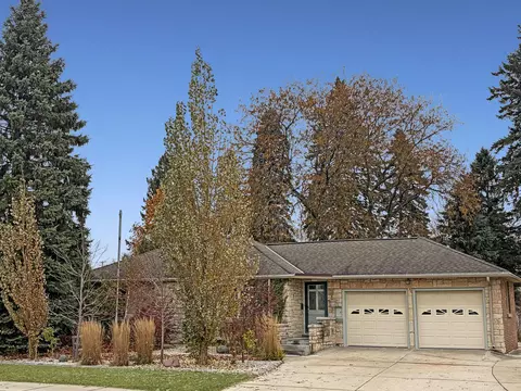 1825 Waldo, Manitowoc, WI 54220