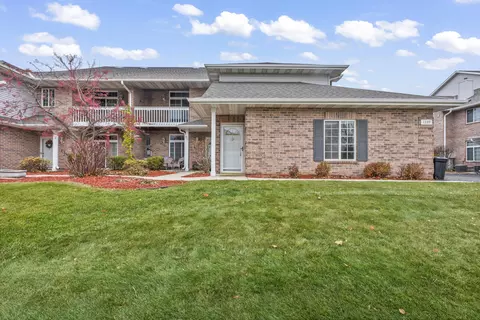 1339 Hillwood #D, Pewaukee, WI 53072