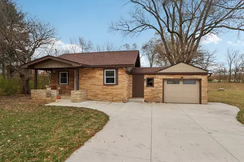 302 Eagle Lk, Mukwonago, WI 53149