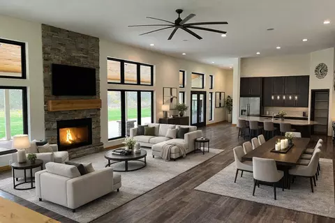 8431 Big Bnd, Waterford, WI 53185