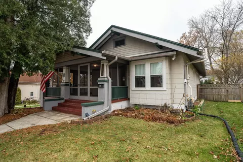 723 E College, Waukesha, WI 53186