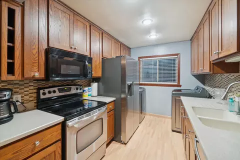 1663 S 100th, West Allis, WI 53214