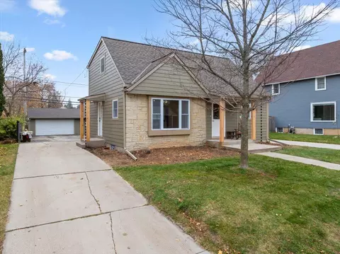 1021 13th, Grafton, WI 53024