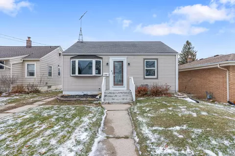 318 E Kilbourn, West Bend, WI 53095