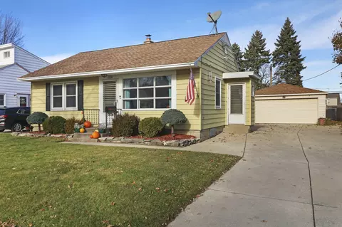 3466 E Waterford, Saint Francis, WI 53235