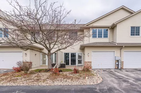 2415 Fox Riv #E, Waukesha, WI 53189