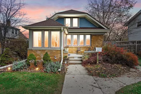 5916 W W Wls, Wauwatosa, WI 53213