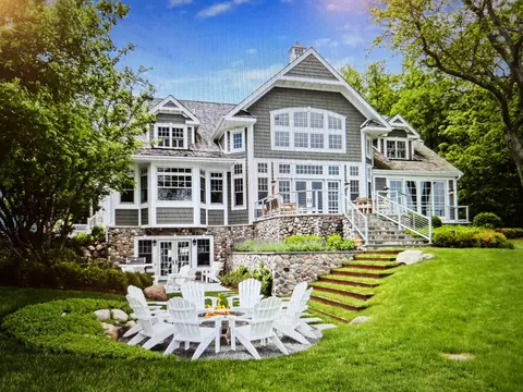 831 Bayview, Lake Geneva, WI 53147