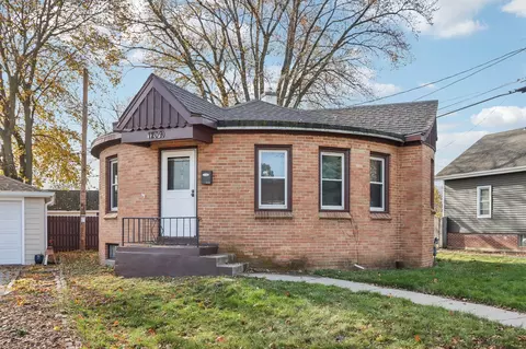 1209 Walton, Racine, WI 53402