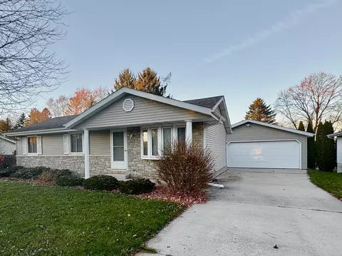 1420 Sunset Rdg, West Bend, WI 53090