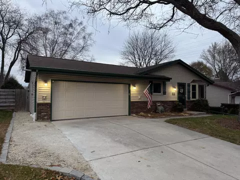 2112 Deerfield, West Bend, WI 53090