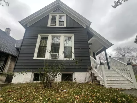 212 W W Ctr, Milwaukee, WI 53212