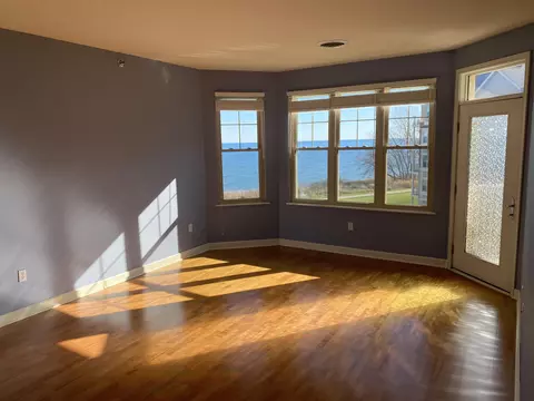 4110 S S Lk #341, Saint Francis, WI 53235