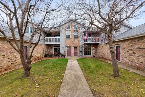 180 W Oak Leaf, Oak Creek, WI 53154