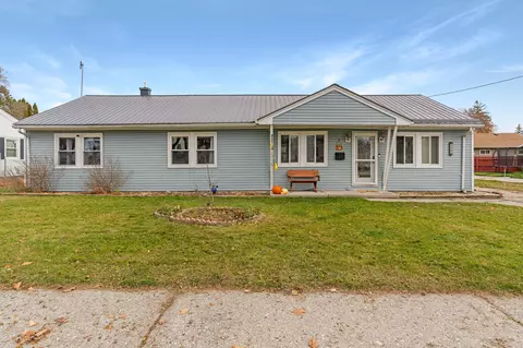 957 Macarthur, Manitowoc, WI 54220