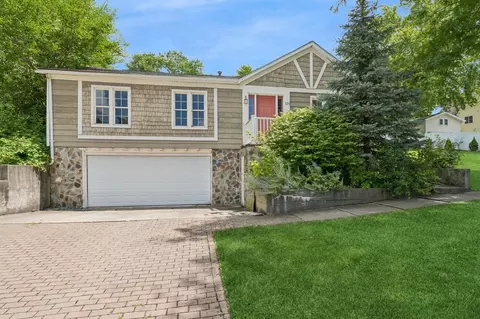 131 West Lk, Geneva, WI 53147