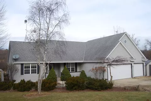 7210 Badger, Wayne, WI 53002