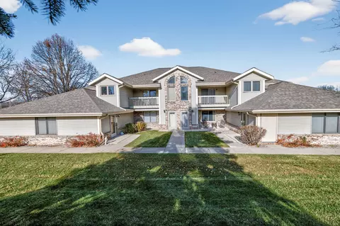 2116 Woodburn #B, Waukesha, WI 53188