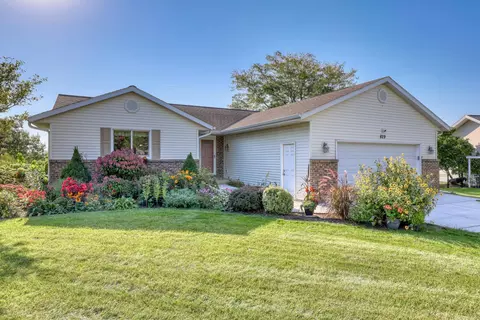 829 Royal, West Bend, WI 53090