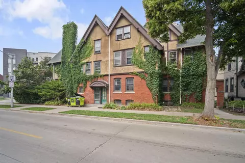 1815 N Oakland, Milwaukee, WI 53202