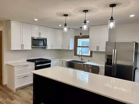811 Meadowbrook, West Bend, WI 53090