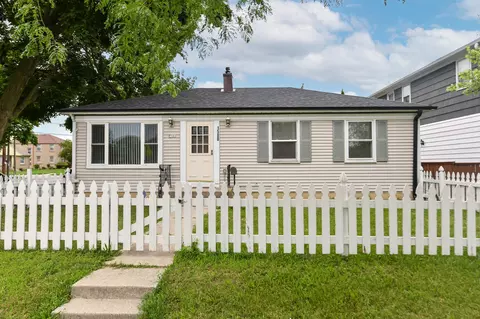 1580 W Howard, Milwaukee, WI 53221
