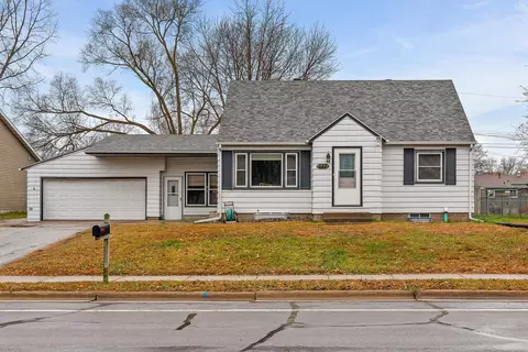 527 Sand Lk, Onalaska, WI 54650