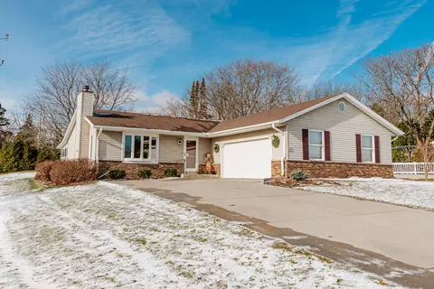 w235n6491 Outer Cir, Sussex, WI 53089