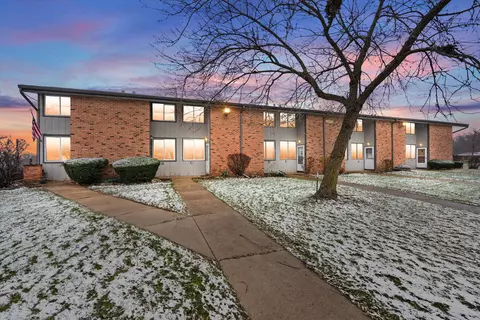 1522 Big Bnd #B, Waukesha, WI 53189