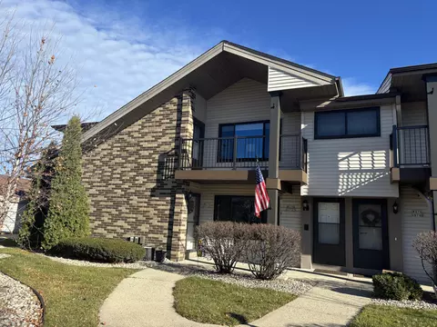 w176n9746 Riversbend #E, Germantown, WI 53022