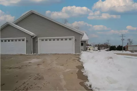 301 Creekside, Watertown, WI 53098