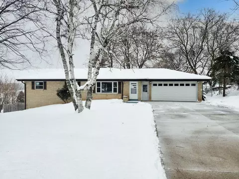 w234n7604 Woodside, Sussex, WI 53089